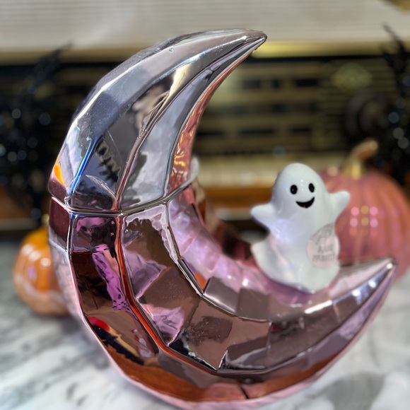 ✨NEW💖Cobwebs and Cauldrons Pink Metallic Ceramic Moon with Ghost Cookie Jar🌙 - Picture 9 of 12